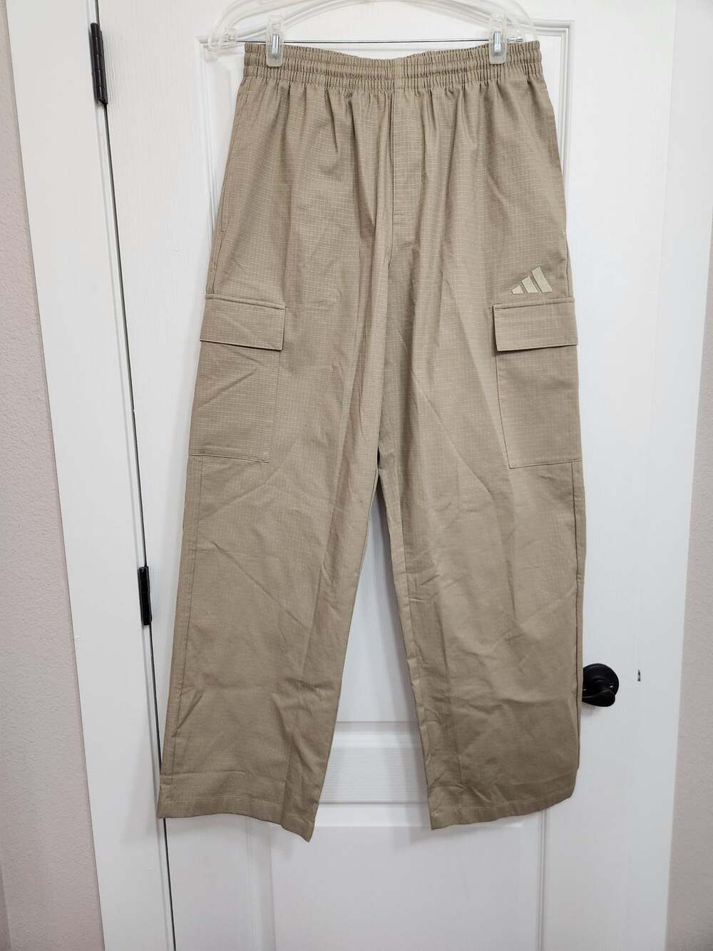 NWT Adidas Men's Woven Cargo Pants Size Medium
